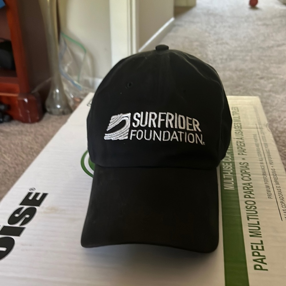 Black Surfrider Foundation hat.